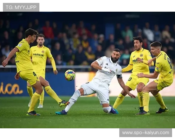 西甲争冠格局微妙，巴萨皇马同分黄潜紧追